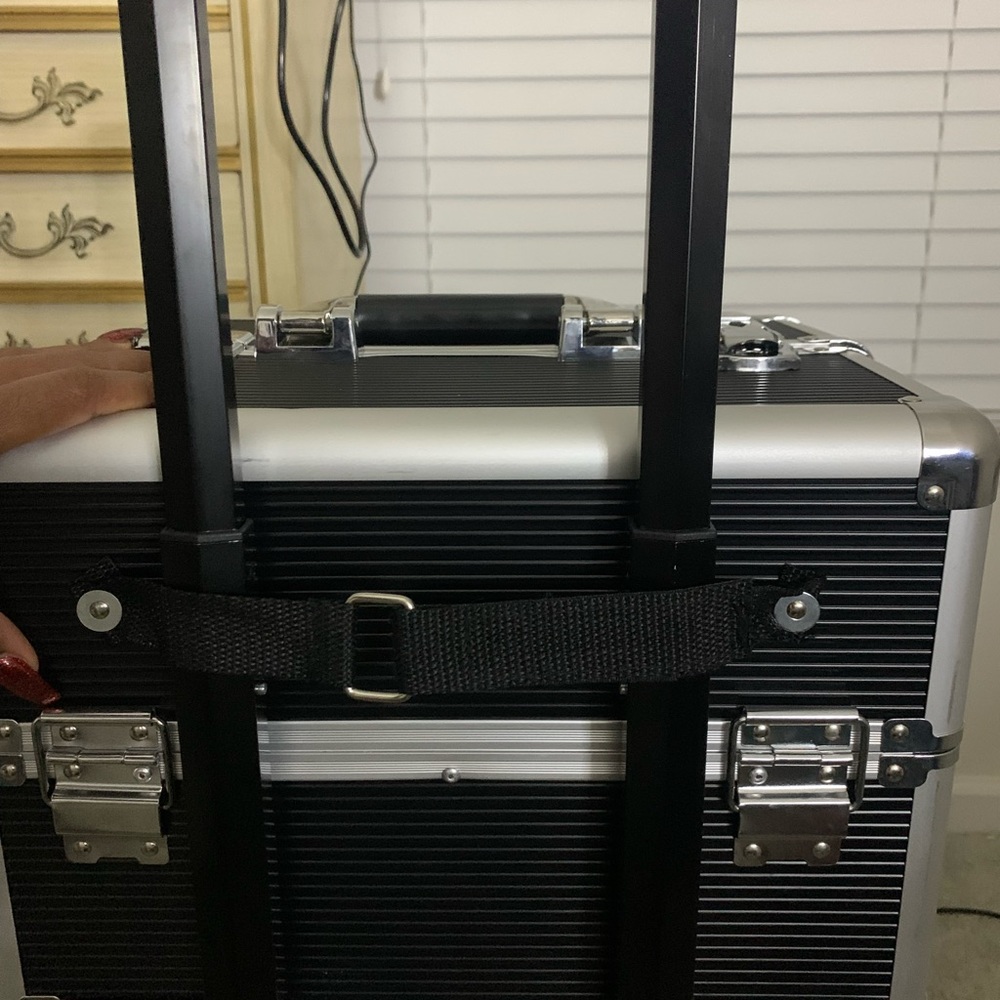 Makeup Train Caae - Picture 4 of 14